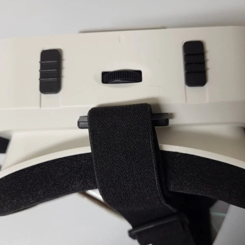 Virtual Reality Headse VR new in box ??